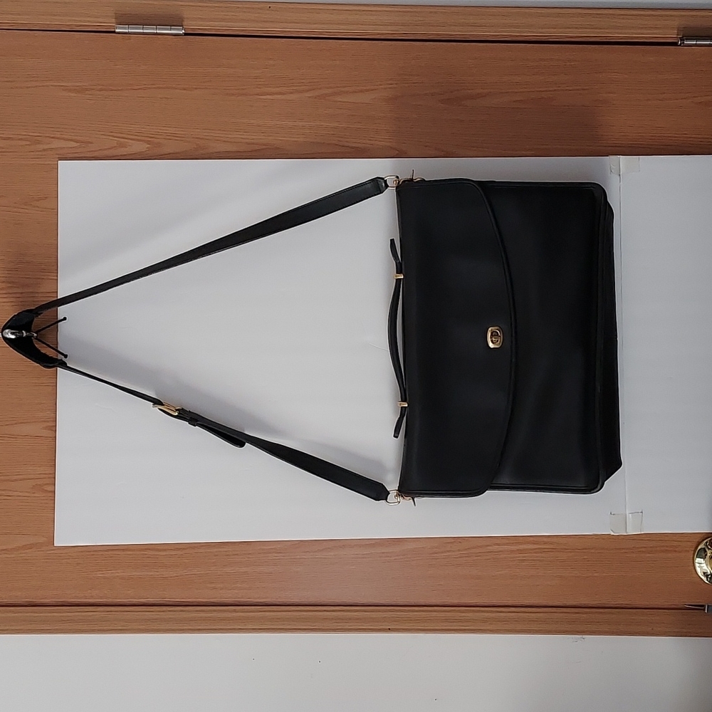 A vintage but brand new coach  Breif case